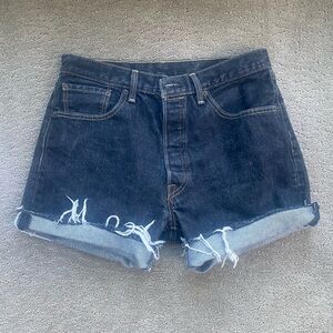Black cut off Levi jean shorts